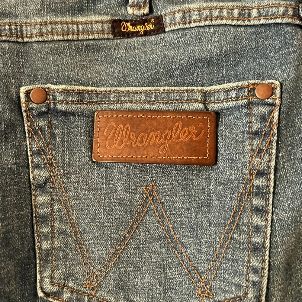Wrangler Jeans - Picture 2 of 6